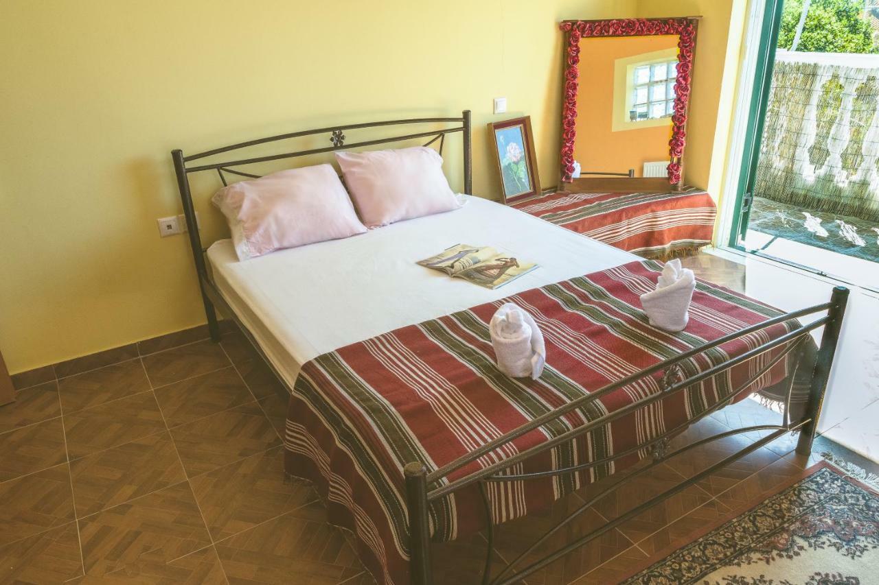 Modern Flat With Beautiful Views In South Of Corfu Appartement Lefkímmi Buitenkant foto