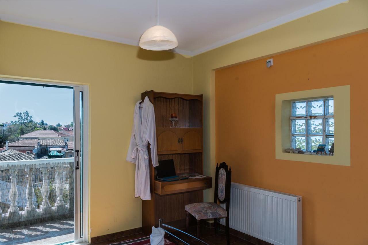 Modern Flat With Beautiful Views In South Of Corfu Appartement Lefkímmi Buitenkant foto