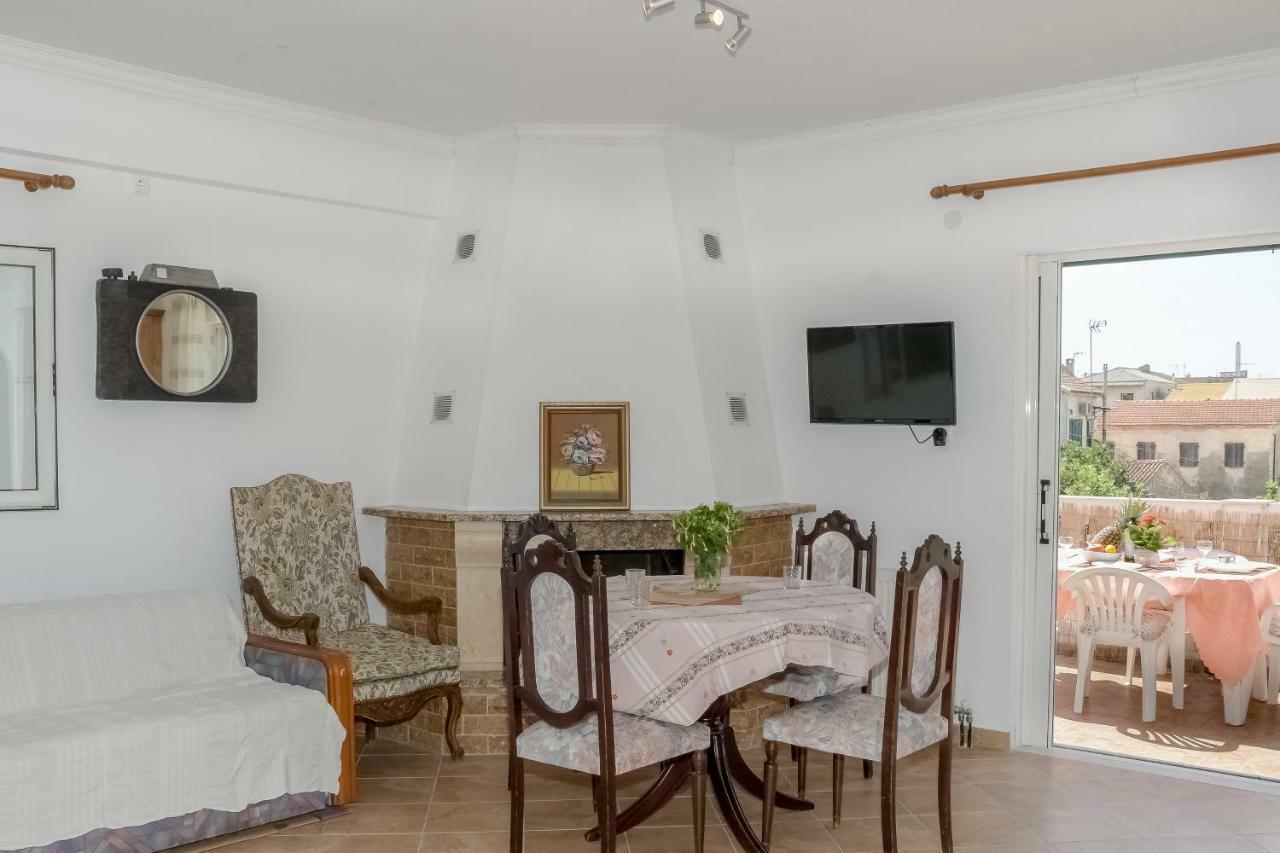 Modern Flat With Beautiful Views In South Of Corfu Appartement Lefkímmi Buitenkant foto
