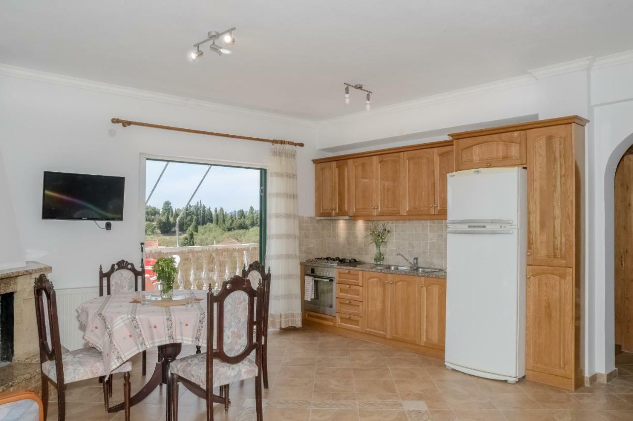 Modern Flat With Beautiful Views In South Of Corfu Appartement Lefkímmi Buitenkant foto